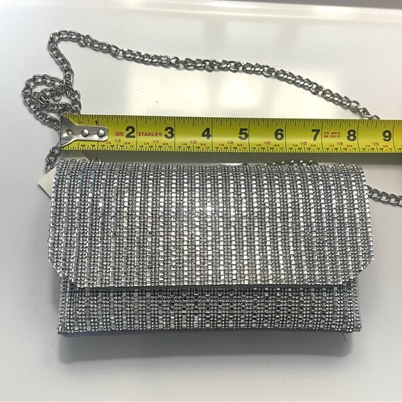 NWT ~Silver Textured Envelope Clutch - Picture 7 of 8